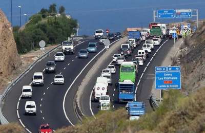 100,000 vehicles a day pass through the south of Tenerife on the two lane ‘motorway’