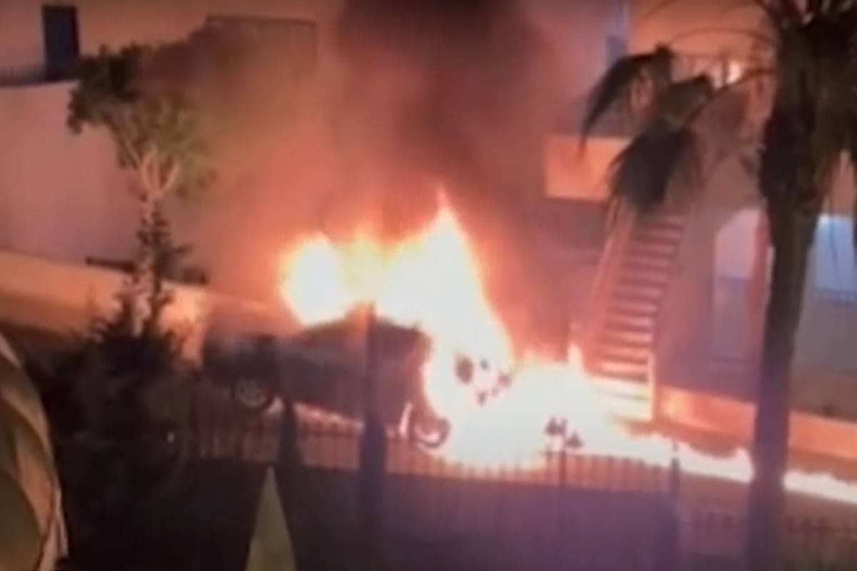 Man arrested for setting a car on fire then robbing two tourists at knifepoint