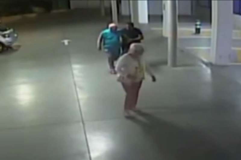 Pickpocket using the ‘Ronaldinho’ technique is arrested after robbing tourists