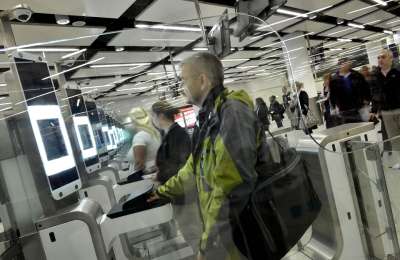 UK Prime Minister seeks deal to open EU passport e-gates to British tourists