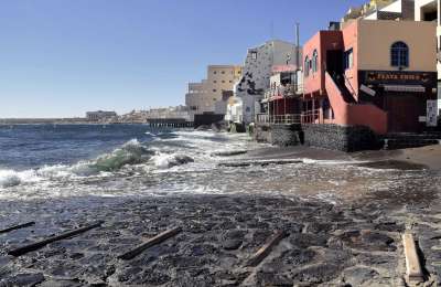 Two stabbed and one injured in a fight in El Medano in the south of Tenerife