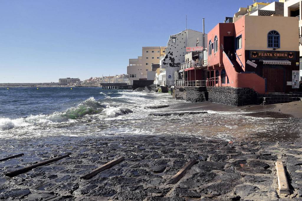 Two stabbed and one injured in a fight in El Medano in the south of Tenerife Two stabbed and one injured in a fight in El Medano in the south of Tenerife