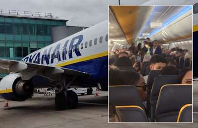Police remove group of drunk passengers from Ryanair flight to Tenerife before it takes off