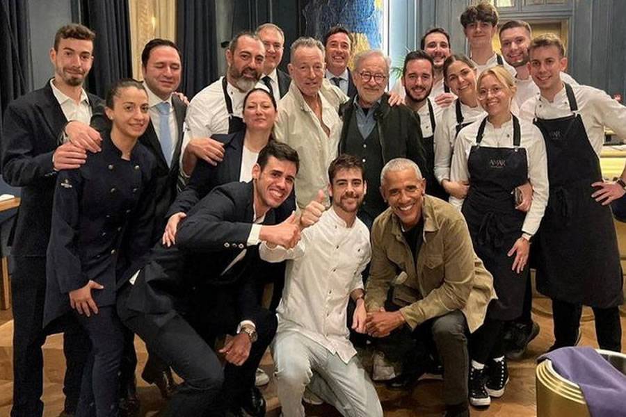 Barack Obama and Steven Spielberg join The Boss for his concert in Barcelona
