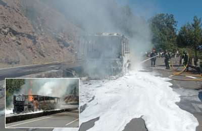 VIDEO: A bus full of tourists catches fire in the south of Tenerife