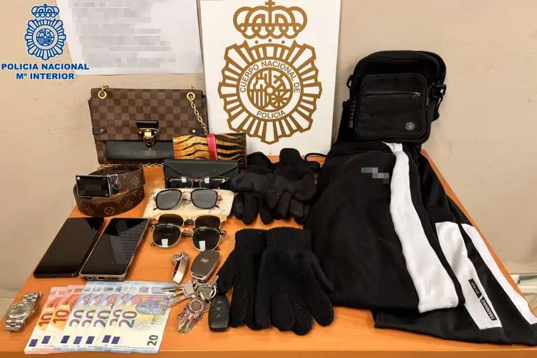 Two robbers who targeted female tourists in Tenerife are caught and arrested