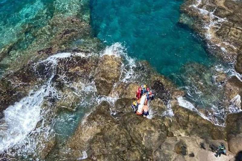 A dead body is found floating in the sea in Mogán