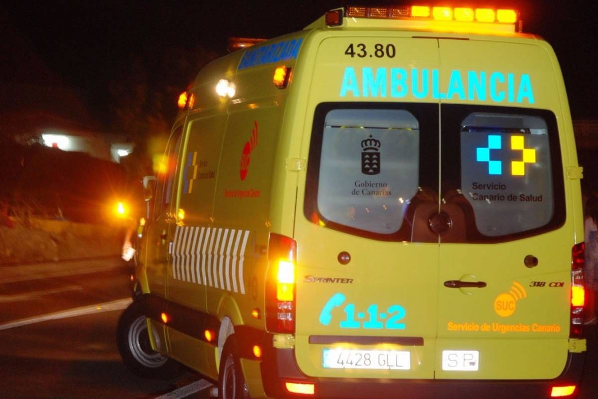 Driver trapped in car after rolling it on the TF-1 motorway Driver trapped in car after rolling it on the TF-1 motorway