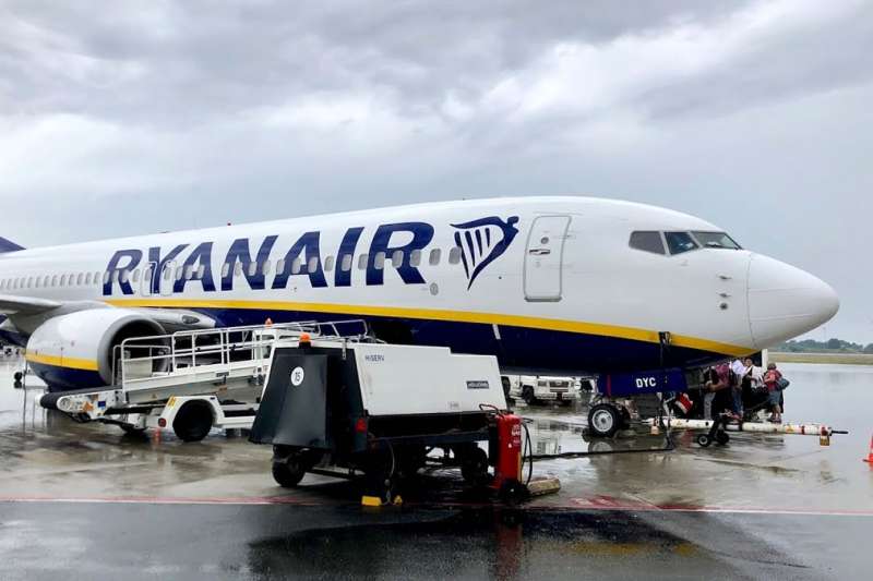 Ryanair have to pay compensation for not letting two policemen on a plane with their guns