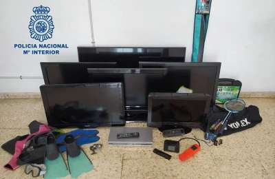 Two people arrested in Tenerife for selling stolen items on the internet
