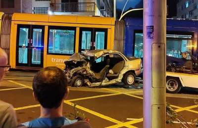 Accident between a car and a tram in Tenerife leaves one person seriously injured
