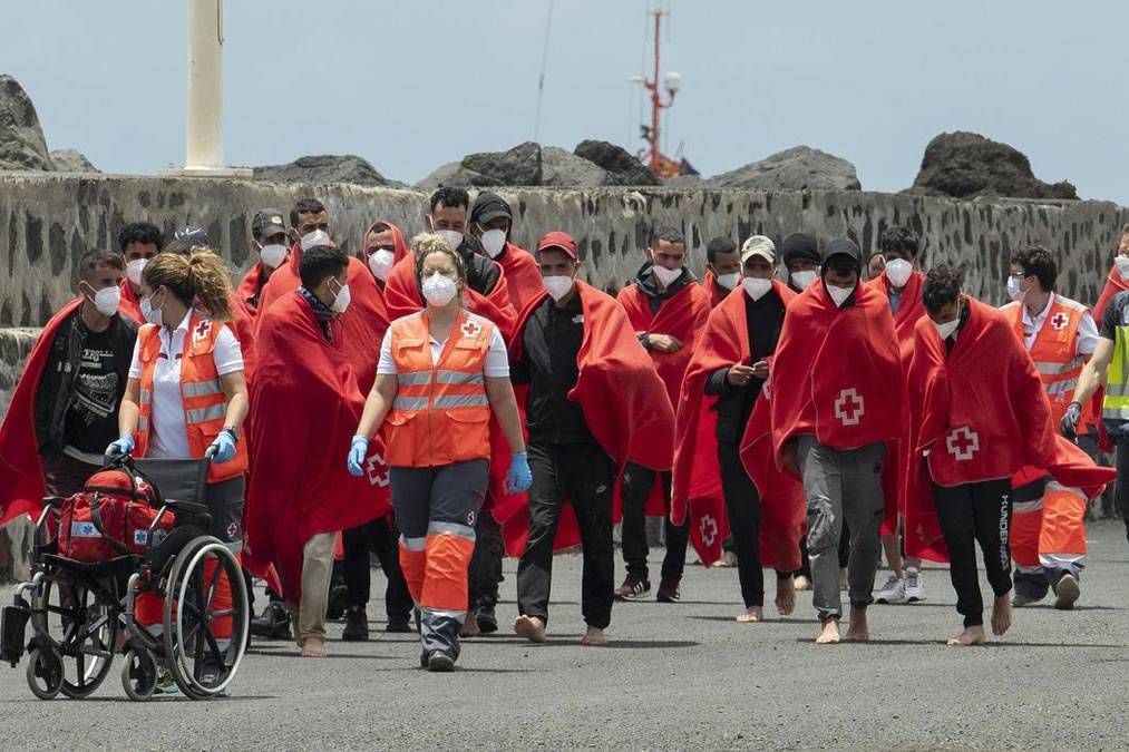 Three boats with 154 people on board arrive in the Canaries in just a few hours