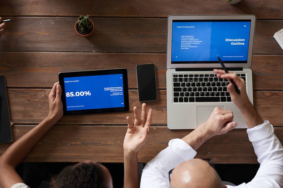 How can you build your business website for maximum traffic?