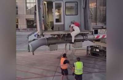 VIDEO: Passenger falls off air bridge trying to get to plane that he was late for