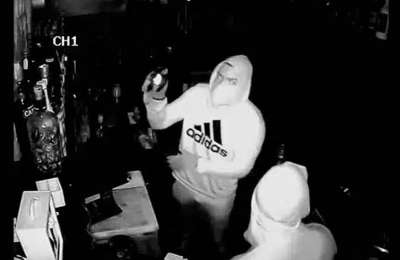 Police are looking for two hooded burglars in the south of Tenerife