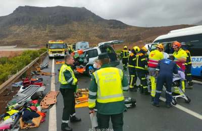 Six injured in a head on collision between a school bus and a car