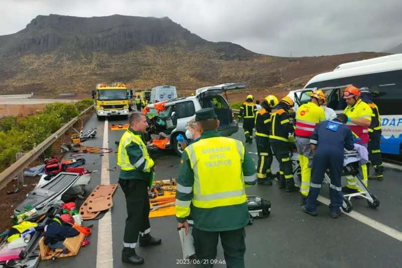 Six injured in a head on collision between a school bus and a car
