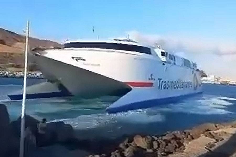 VIDEO: Fast ferry crashes into the dock in the Canary Islands 