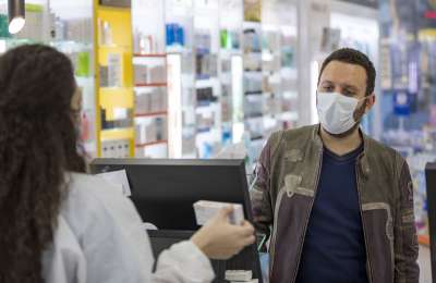The end of the use of masks in hospitals and pharmacies is delayed