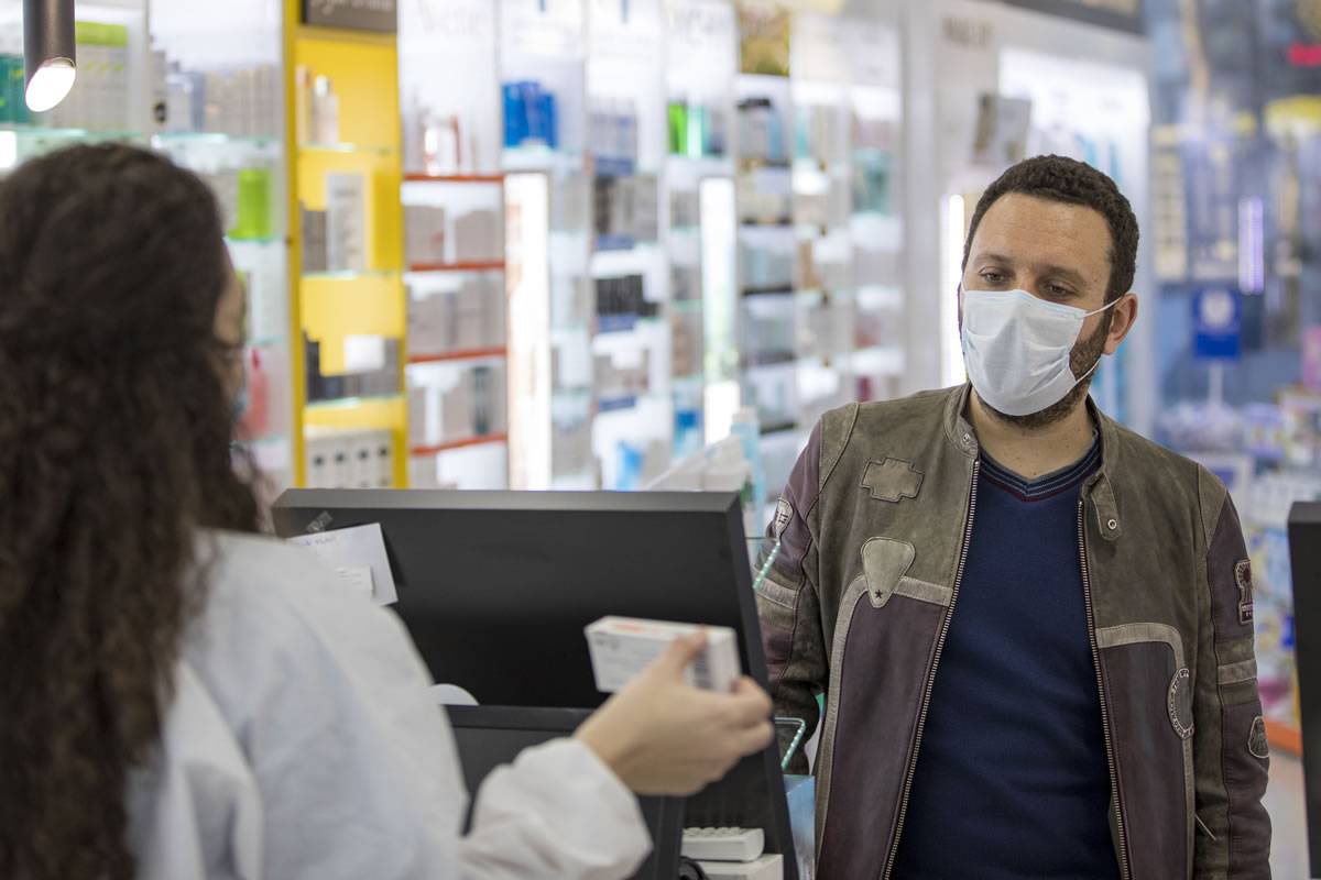 The end of the use of masks in hospitals and pharmacies is delayed