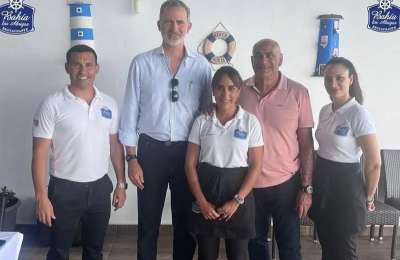 The King of Spain surprises diners by stopping at a restaurant in south Tenerife