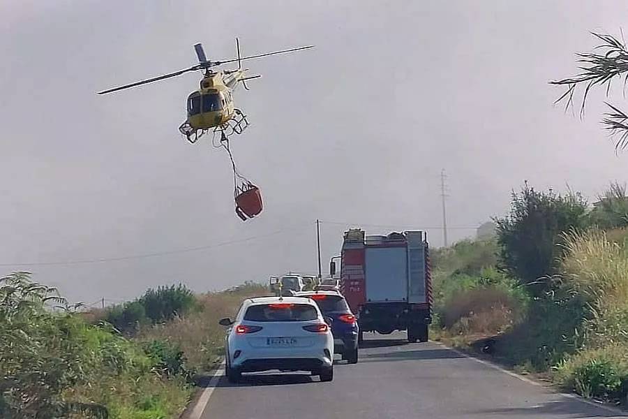 An outbreak of forest fire in Tenerife now covers ten acres 