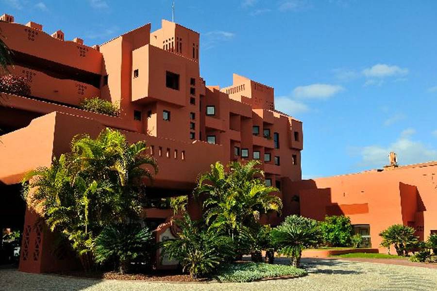 Hotel in Costa Adeje is evacuated because of a bomb scare