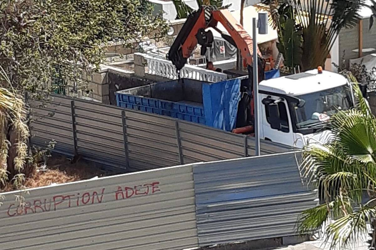 Adeje Council start taking down fences surrounding park in San Eugenio