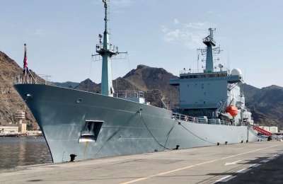 British Royal Navy Ship docks in Santa Cruz