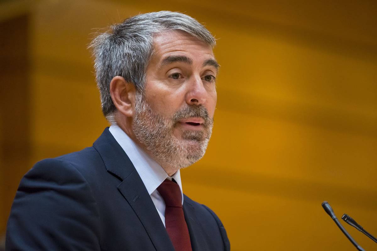 Fernando Clavijo is officially sworn in as president of the Canary Islands