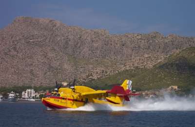 VIDEO: View from inside a seaplane as it fills up with water in La Palma