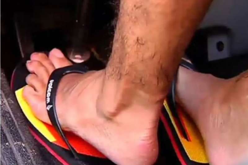 The Guardia Civil clarifies whether or not it is allowed to drive wearing flip-flops 