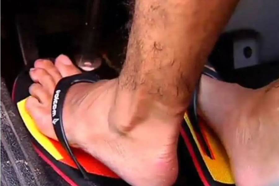 The Guardia Civil clarifies whether or not it is allowed to drive wearing flip-flops 