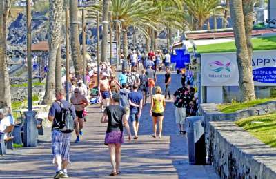 Associations want more shaded areas in the south of Tenerife to protect the public