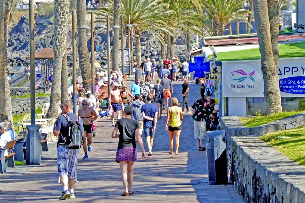 Associations want more shaded areas in the south of Tenerife to protect the public