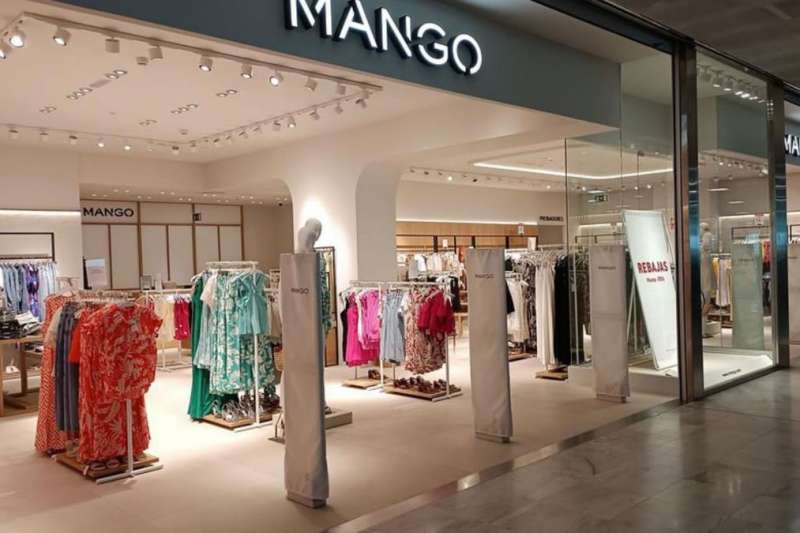 Tenerife South airport opens fifteen new stores in departures