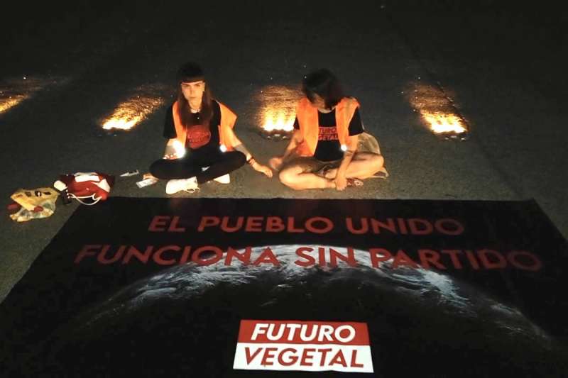 Protestors close runway at Madrid airport