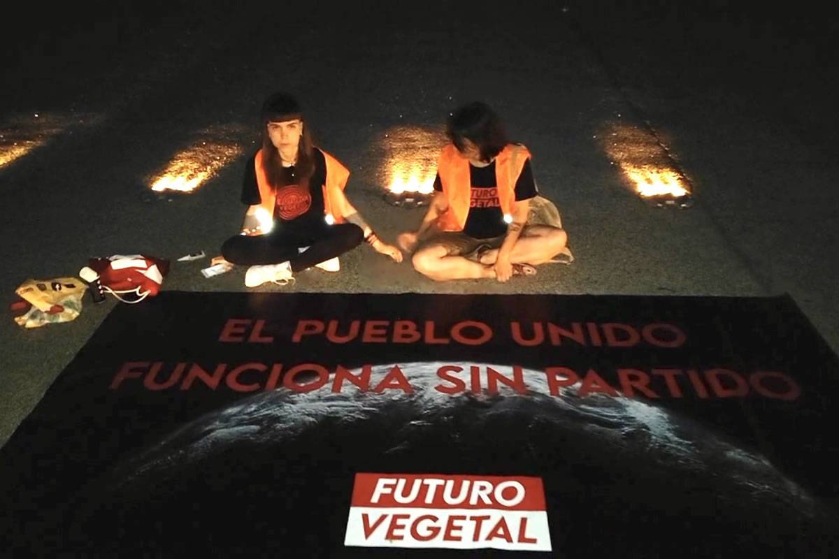 Protestors close runway at Madrid airport
