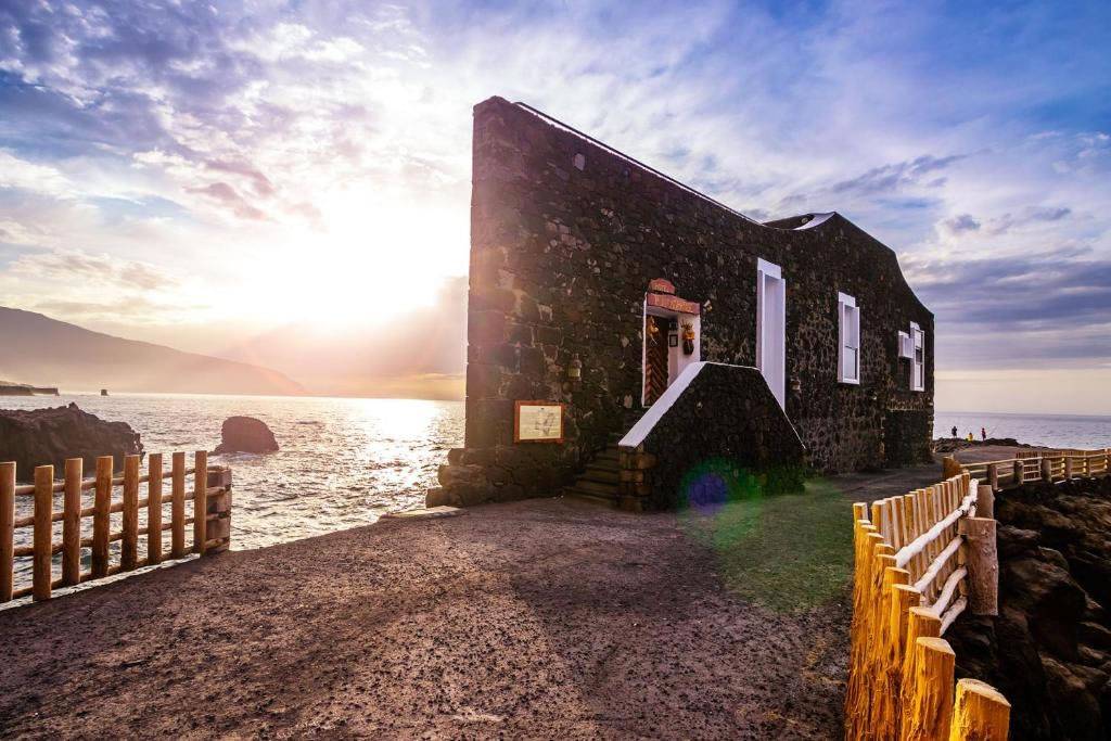 The smallest hotel in the world, in the Canaries, permanently closing in January