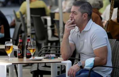 New survey reveals 72% of people support banning smoking on bar terraces