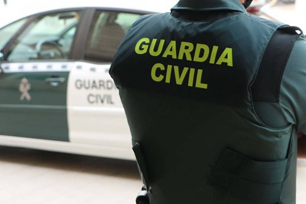Hotel worker arrested for stealing almost 3,000 euros from nine rooms