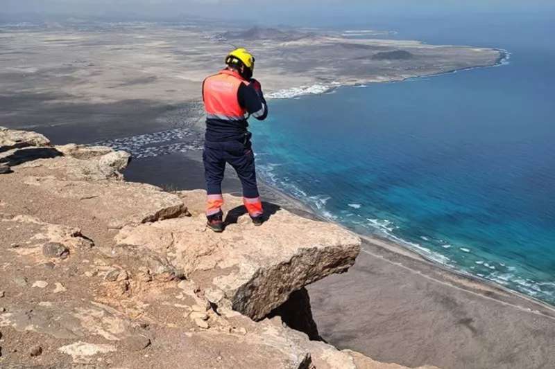 A young woman is found dead at the bottom of the Risco de Famara cliffs
