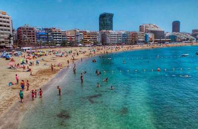 Official temperatures reached 39.3 degrees in the islands yesterday