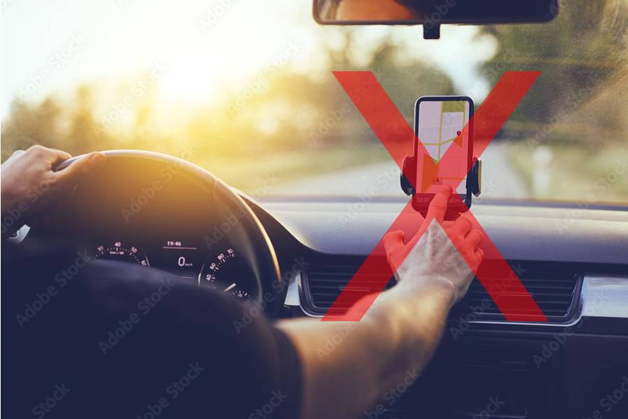 The DGT is intensifying fines for using mobile phones when driving