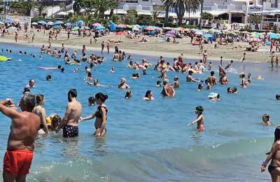 Canaries beaches are full on the first Sunday of August