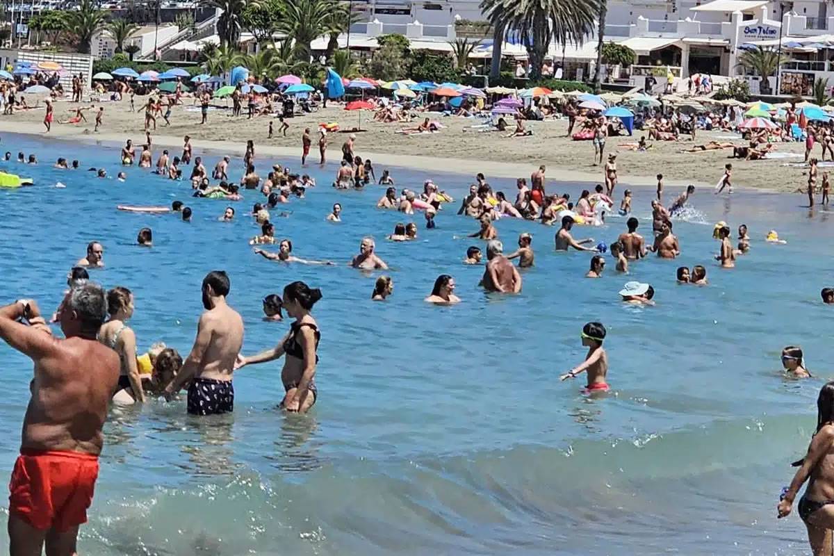Canaries beaches are full on the first Sunday of August