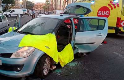 A female driver is seriously injured in a car accident in the south of Tenerife