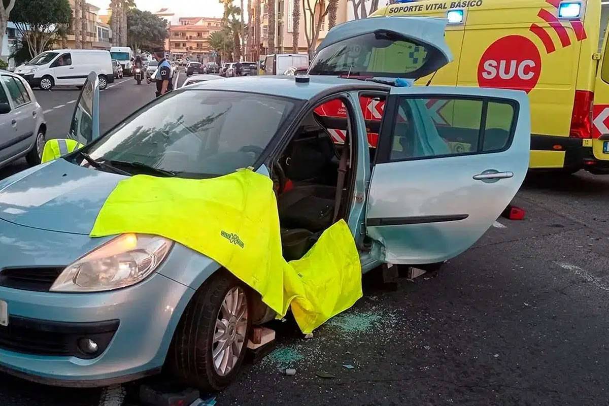 A female driver is seriously injured in a car accident in the south of Tenerife A female driver is seriously injured in a car accident in the south of Tenerife