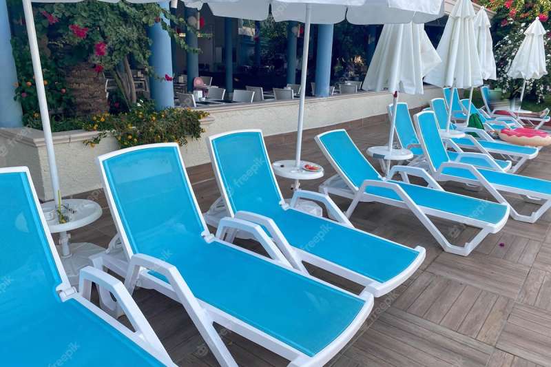 Sunbed wars turn nasty as British tourists 'tip Spanish mother off sun lounger’