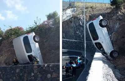 Driver loses control of his car which was left balancing vertically in a wall in Arona